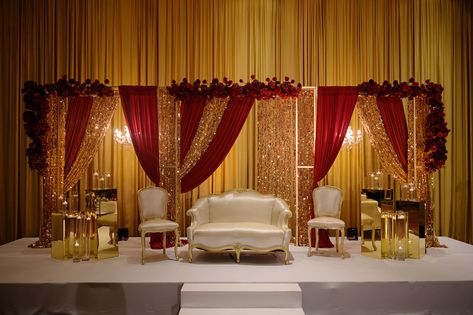 Red Gold Wedding Decorations, Gold Sequin Backdrop, Maroon Decor, Red Gold Wedding, Reception Stage Decor, Wedding Stage Decor, Red Wedding Theme, Wedding Background Decoration, Wedding Stage Design