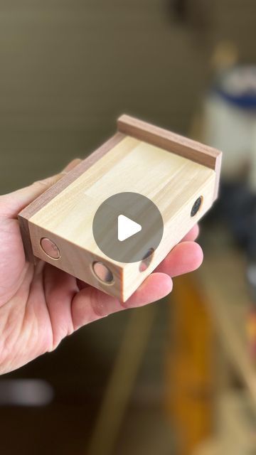 Takurou Seino on Instagram Jigs For Woodworking, Small Wood Ideas Projects, Small Furniture Diy, Scrap Wood Ideas Diy, Wood Working Ideas For Home, Shaper Origin Projects, Wood Ideas Projects, Work Shop Ideas, Diy Wood Christmas Gifts