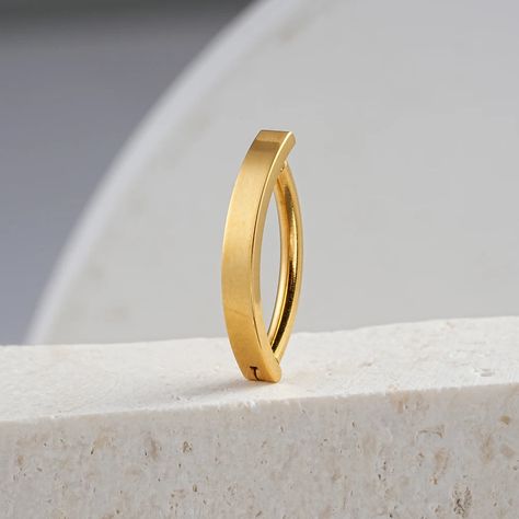 Minimalist diamond rings