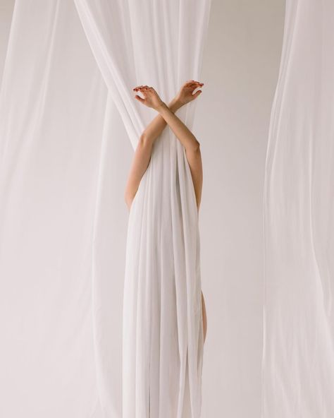 Photoshoot With Curtains, Fabric Photoshoot, Headshots Women, Flower Photoshoot, Fairytale Photography, Body Photography, White Curtains, Girl Inspiration, White Backdrop