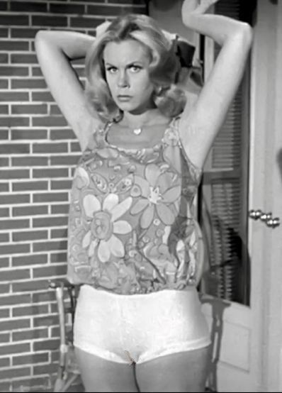 Elizabeth Montgomery from Bewitched. A timeless classic. Elizabeth Montgomery, Classic Actresses, Actrices Hollywood, Hollywood Glamour, Vintage Beauty, Short Shorts, Hollywood Stars, Classic Hollywood, Celebrities Female