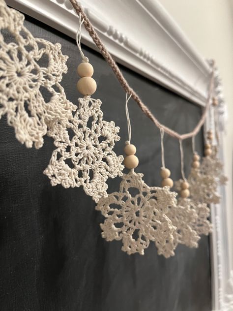 Snowflake Crochet Garland, Winter Garland Crochet, Crochet Christmas Banner, Winter Crochet Decor, Crocheted Garland Christmas, Crochet Winter Garland, Crocheted Christmas Garland, Crochet Holiday Decor, Crochet Christmas Garland Free Pattern