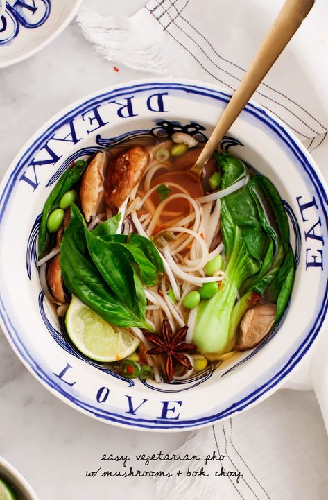 Easy Vegetarian Pho - Love and Lemons Quick Pho Recipe, Vegetarian Pho Recipe, Vegan Pho Soup, Meatless Dinner Recipes, Vegan Pho Recipe, Red Lentil Stew, Pho Soup Recipe, Vietnamese Noodle Soup, Vegetarian Pho