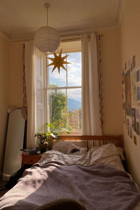 Tenement Bedroom Ideas, Bedroom Inspirations University, Tiny Nyc Bedroom, Bed Near Window Ideas Small Bedrooms, Cosy Uni Room, Edinburgh Flat Aesthetic, Edinburgh University Dorm, Edinburgh Flat Interior, Student Flat Aesthetic