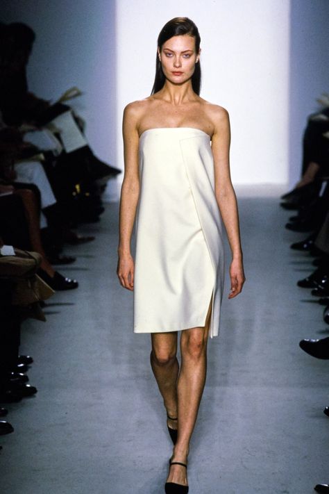 Calvin Klein Collection Fall 1997 Ready-to-Wear Fashion Show - Shalom Harlow 90s Minimalism Fashion, Calvin Klein Fashion, Rachel Green Outfits, Shalom Harlow, Calvin Klien, Girl Vibe, Vintage Runway, Calvin Klein Collection, 90s Vibes