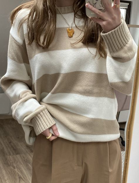 Urban Outfitters Knit Sweater, Styling Brandy Melville Sweater, Brianna Striped Sweater, Brandy Melville Striped Sweater Outfit, How To Style Brianna Sweater, Striped Outfit Aesthetic, Brandy Briana Sweater, Brandy Brianna Sweater, Brown And White Sweater Outfit