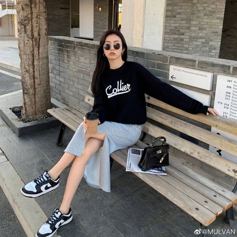 Color Block Sneakers Outfit, Panda Dunks Outfit Korean, Jordan Panda Outfit Women, Jordan Dunks Outfit Women, Panda Jordan 1 Outfit, Dunk Low Panda Outfit Women, Mid Jordan 1 Outfit Women, J1 Outfit Women, Nike Low Dunks Outfit Woman