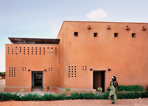 The Globe-Spanning Collaborative Work of Architect Yasaman Esmaili David Adjaye, Desert Climate, Urban Housing, Big Building, French Colonial, Natural Ventilation, Low Tech, Brick Building, Graduate School