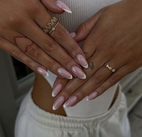 Pink Nails With White French Tip, Shellac Nails Fall, Almond Nails French, Pink French Nails, Smink Inspiration, Girly Acrylic Nails, Summery Nails, Casual Nails, Almond Nails Designs