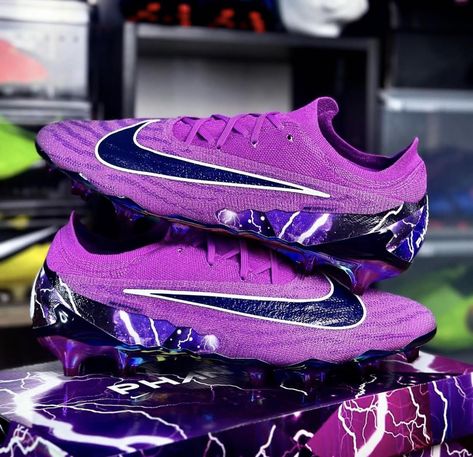 Unleash Your Power: Nike Phantom GX Elite SE FG Purple Lightning Limited Edition Soccer Cleats Nike has once again pushed the boundaries of innovation with the launch of the limited-edition Nike Phantom GX Elite SE FG Purple Lightning soccer cleats. These cleats are not just footwear; they are a statement of style, performance, and individuality. Striking Design, Superior Performance The first thing you'll notice about the Nike Phantom GX Elite SE FG Purple Lightning cleats is their bold an... Alex Morgan, Nike Phantom Gx Elite, Nike Soccer Cleats, Purple Lightning, Nike Shoes (men), Men's Athletic Shoes, Nike Football, Purple Shoes, Children Shoes