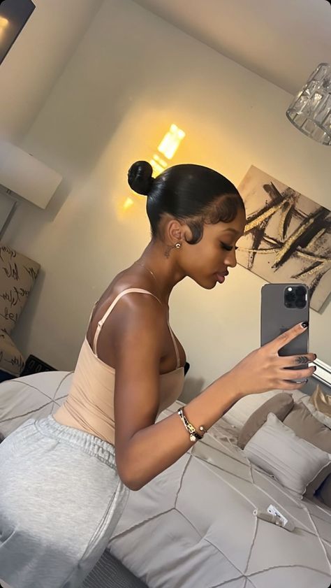 Slick Ponytail Real Hair, Tiny Bun Hairstyles, Black Women Sleek Hairstyles, Slick Back Bun Lace Front Wig, Small Bun Black Women, Back Bun Natural Hair, Wet Natural Hairstyles For Black Women, Clean Girl Bun Black Women, Mid Bun Black Women