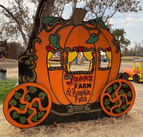 Fall Festival Booth, Pumpkin Patch Decoration, Easter Photo Booth, Fall Photo Booth, Fall Festival Decorations, Snowflake Centerpieces, Pumpkin Coach, Festival Booth, Halloween Photo Booth