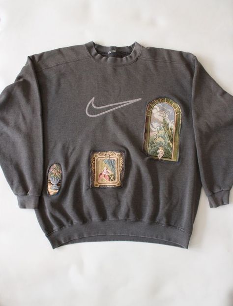 Reworked Streetwear, Reworked Crewneck, Old Nike, Reworked Hoodie, Reworked Clothes, Reworked Nike, Crewneck Streetwear, Painted Clothes Diy, 일��본 패션