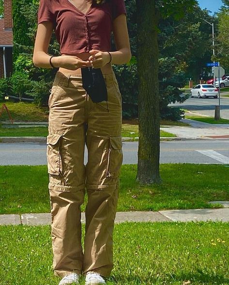 a brown cropped button up with cargo pants and white sneakers - @69alli Cargo Cacky Pants, Ways To Style Beige Cargo Pants, Aesthetic Outfits With Cargo Pants, Brown Cargo Pants Outfit Summer, How To Style Brown Cargos, Khaki Cargos Outfits, Kakhi Pants Outfit Women, Outfits With Brown Cargo Pants, Khaki Cargo Outfit