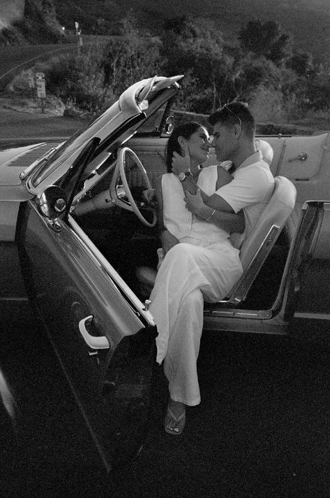 Car Engagement Photos, Classic Engagement Photos, Mike Dirnt, Classy Engagement Photos, Classic Car Photoshoot, Vintage Engagement Photos, Engagement Announcement Photos, Vintage Car Wedding, Cute Engagement Photos