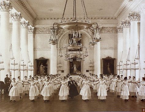 Maria Feodorovna, Tsarina of all the Russias, Patron of the Impoverished Nobility - Nobility and Analogous Traditional Elites. This school forcibly closed due to the advent of the Russian Revolution & Marxist Dialectical Materialism with the rise of the Bolshevik 'communists', 1917. Women In White, Maria Feodorovna, Russian Revolution, Russian History, Getty Museum, Imperial Russia, Famous Photographers, Dance Class, Belle Epoque