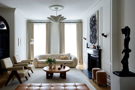 12 Living Room Color Schemes (That Will Make It Your Favorite Space) Layered Lighting, West Village Townhouse, Townhouse Garden, 7 Design, New York Homes, Living Room Color Schemes, Design Salon, Vogue Living, European House