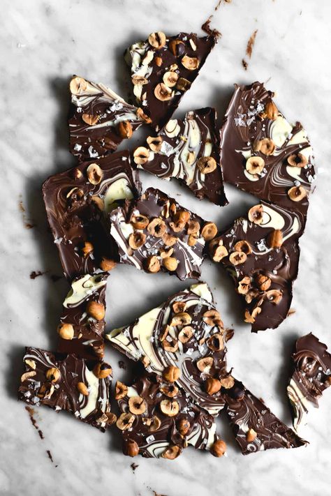 Marbled chocolate bark with Nutella Chocolate Bark Ideas, Homemade Chocolate Bark, Bark Idea, Marbled Chocolate, White Chocolate Covered Strawberries, Healthy Nutella, Bitter Chocolate, Chocolate Nutella, Bark Recipe