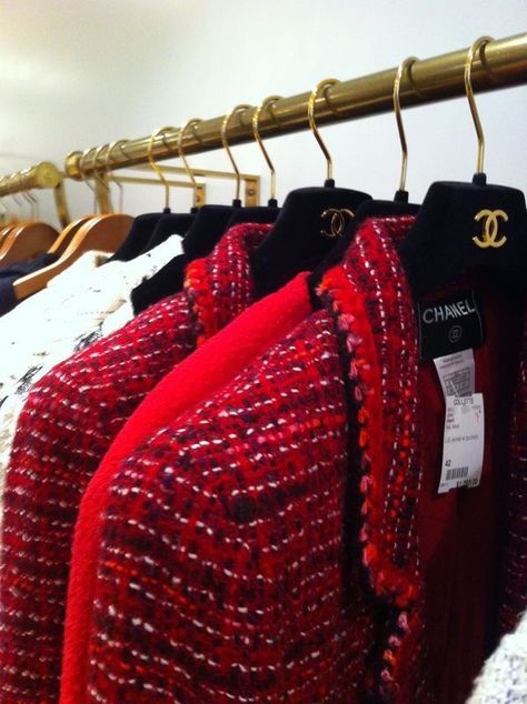 Chanel Background, Chanel Aesthetic, Red Chanel, Chanel Outfit, Sophisticated Outfits, Couture Mode, Couture Details, Aesthetic Women, Unique Boutique