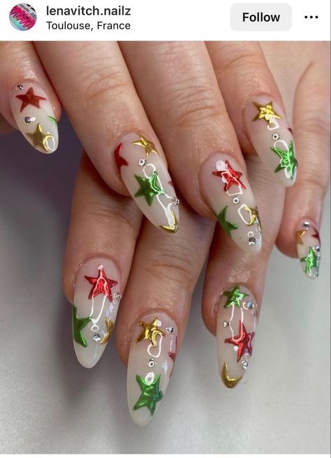 Grungy Christmas Nails, Funky Christmas Nails Design, Maximalist Christmas Nails, Christmas Aura Nails, Christmas Nails Y2k, Christmas Y2k Nails, Chrome Stars Nails, Alt Christmas Nails, Vintage Christmas Nails