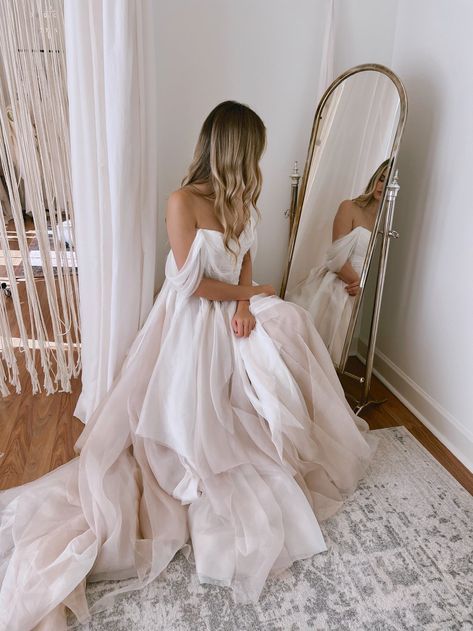 MINIMALIST + ETHEREAL +ROMANTIC, Our newest wedding dress: claire — Daci Gowns Flowy Minimalist Wedding Dress, Flowy Chiffon Wedding Dress, Light Airy Wedding Dress, Boho Bride Aesthetic, Whispy Wedding Dress, Soft Girl Wedding Dresses, Wedding Dresses Whimsical Romantic, Flowy Tulle Wedding Dress, Billowy Wedding Dress