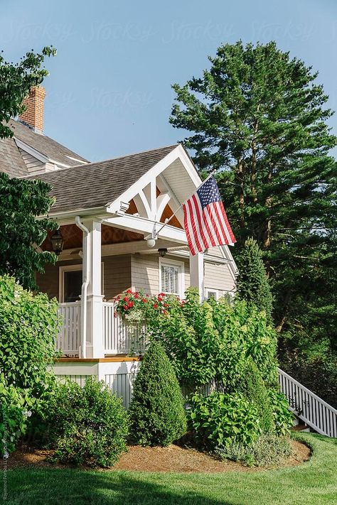 Flag On Front Porch, Porch Landscape, Front Porch Landscape, Vintage Americana Aesthetic, America Flag Wallpaper, Safest Places To Travel, Life In Usa, American Wallpaper, Porch Landscaping