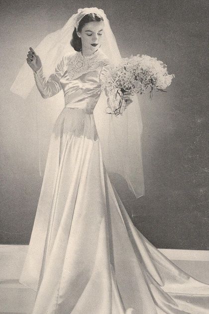 1930s bride Chic Vintage Bride, 1930s Wedding, 1940s Wedding, Wedding Gown Simple, Mode Retro, Vintage Brides, Vintage Wedding Photos, Vintage Weddings, Wedding Gowns Vintage