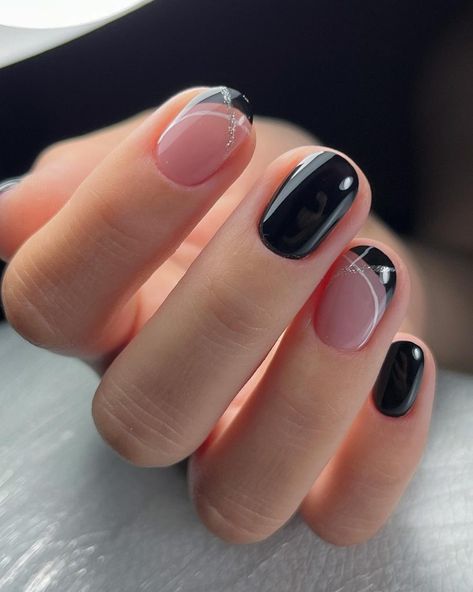 Black Nail Art Short Nails, Black Wedding Nails, Short Black Nails, Rocker Nails, Classy Black Nails, Nail Halloween, Shellac Nail Designs, Halloween Nail Art Ideas, Black Gel Nails