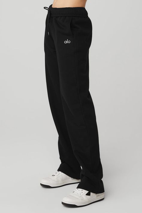 Alo Sweat Pants, Alo Accolade Sweatpants, Gym Sweats Outfit, Alo Fits, Alo Sweatpants, Alo Shorts, Alo Sweatshirt, Accolade Sweatpant, Low Rise Sweatpants