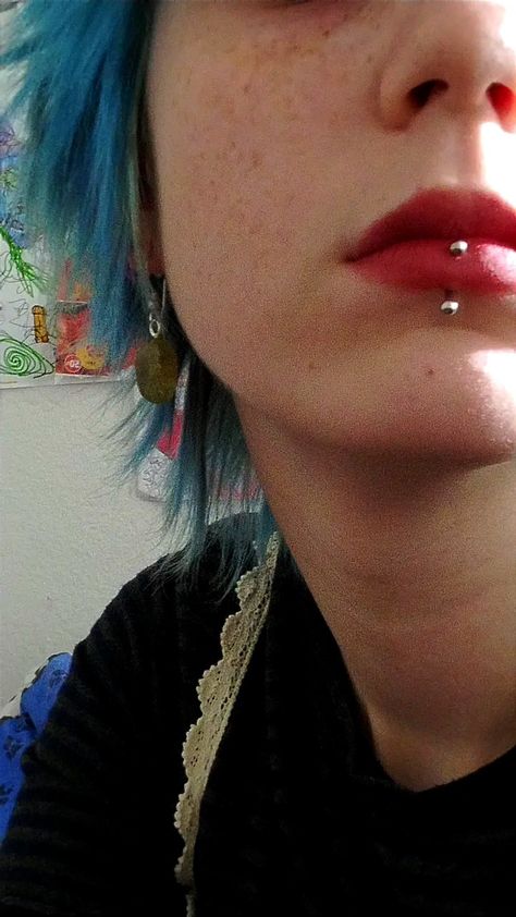 Side Vertical Labret, Vertical Labret Aesthetic, Septum And Vertical Labret, Vertical Labret Piercing Aesthetic, Top Lip Piercing, Vertical Labret Jewelry, Aesthetic Piercing, Nana Core, Labret Vertical