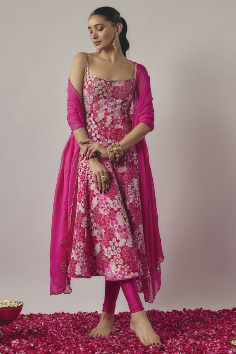 Featuring a pink anarkali in crepe base with floral print and embroidery. It is paired with lycra leggings and a silk organza embroidered dupatta. Accentuate it with statement jewellery and heels for festive occasions.The Party Isnt Over Yet End Of Season Sale Up TO 80%Off On Your Favourite Deals thatre still up for grabs. #Perniaspopupshop #womenswear #ethnic #whatiworewastrending #ppuslove #anarkaliset #lycra #silk #crepe #organza #weddingwear #festivewear Couture, Indian Outfits Modern, Design Kurta, Trendy Outfits Indian, Indian Outfits Lehenga, Anarkali Dress Pattern, Traditional Indian Dress, Desi Fashion Casual, Casual Indian Fashion