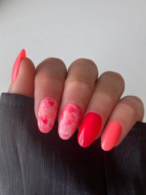 coral nails, summer nail colors, summer nails, coral nail ideas, coral nail, summer nail designs Marble Nails Inspiration, Peach Colored Nails, Coral Nails With Design, Custom Press On Nails, Coral Nails, Summer Luxury, Summery Nails, Beauty Make-up, Nails Pink