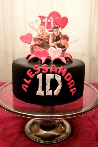 One Direction Cake One Direction Party, One Direction Birthday, One Direction Cakes, One Direction Cake, Superhero Cake, Novelty Cakes, Red Velvet Cake, Velvet Cake, Girl Cakes