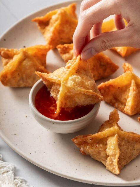 Easy Crab Rangoons (BETTER than Takeout) Easy Crab Rangoon, Homemade Crab Rangoon, Crab Rangoons, Rangoon Recipe, Crab Rangoon Recipe, Caramel Cake Recipe, Better Than Takeout, Takeout Food, Crab Rangoon