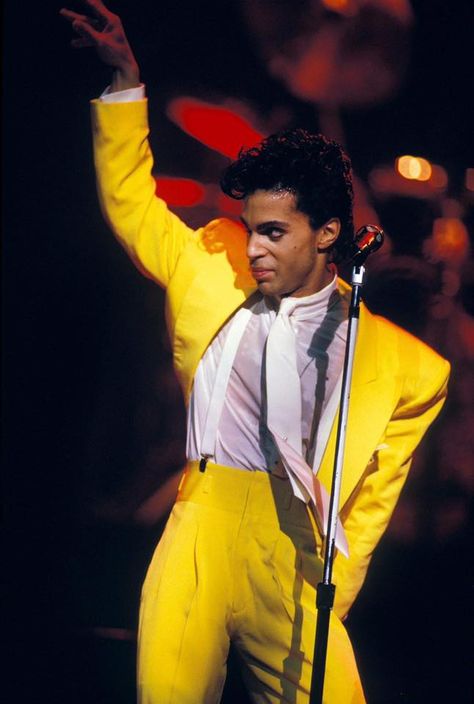 Prince - Parade Era 1986 Prince 80s, Prince Parade, Prince And The Revolution, Prince Musician, Prince Tribute, The Artist Prince, Photos Of Prince, Rip Prince, Yellow Suit