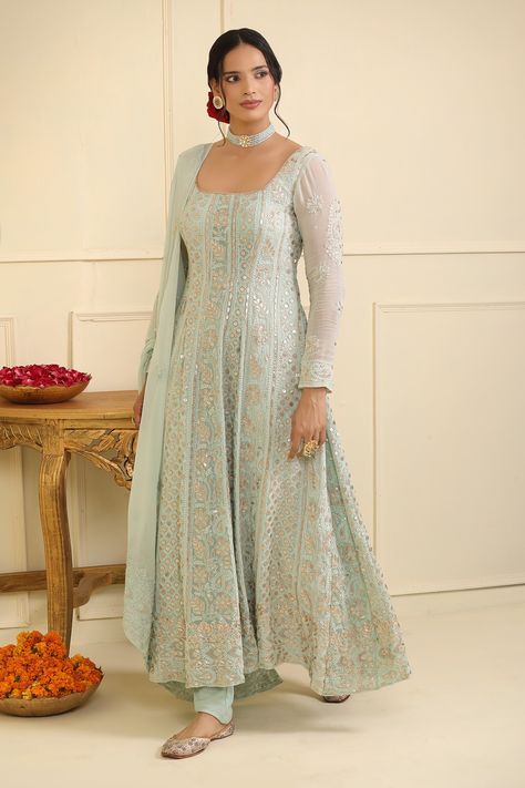 Square Neck Anarkali, Anarkali Kurti Design, Suits For Women Indian, Anarkali Designs, Embroidery Square, Designer Anarkali Dresses, Long Frock Designs, Trendy Outfits Indian, Lehenga Designs Simple