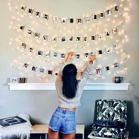 quick easy photo wall ideas - DIY gallery wall ideas (7) Diy Photo Wall, Dorms Decor, Girls Apartment, Diy Gallery Wall, Photo Room, Tumblr Rooms, Bedroom Decor For Teen Girls, Decor Stickers, Room Goals