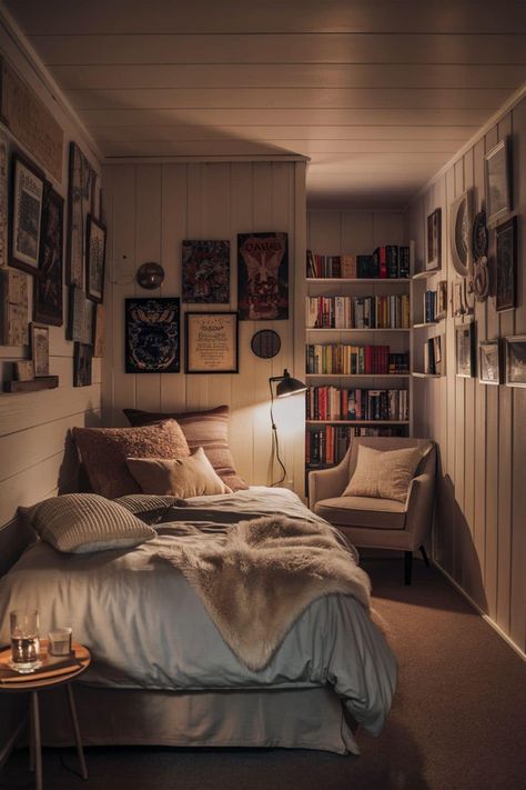 Small Bedroom Ideas Storage Space Saving, Small Bedroom Cosy Ideas, Aesthetic Bedroom Small Room, Ways To Style A Small Bedroom, Tiny Master Bedrooms, Cosy Bedroom Ideas For Small Rooms, Tiny Cozy Bedroom, Small Bedroom No Windows, Paint Ideas For Small Bedroom