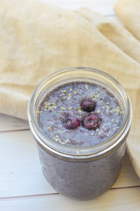 Hi friends! Today I want to share a super simple blueberry smoothie recipe. After all, blueberry season just getting started! Plus, I added some alkaline greens to make this an Alkaline Blueberry Banana Smoothie recipe. This clean eating smoothie recipe is so easy to throw together! It's a really great way to get some nutrition boosting ingredients into your eats with little effort or preparation. Simple-healthy. Yay! Pantry-Friendly Alkaline Blueberry Banana Smoothie Recipe Even though ... Blueberry Banana Smoothie Recipe, Almond Butter Smoothie Recipes, Blueberry Banana Smoothie Recipes, Alkaline Smoothie, Sebi Recipes, Alkaline Breakfast, Clean Eating Smoothies, Almond Butter Smoothie, Blueberry Smoothie Recipe