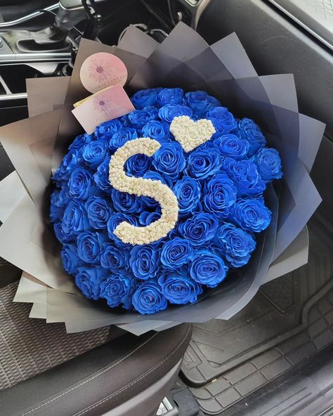 Blue roses with a baby breath initials 💙🤍 . . . Pre-Order your bouquet 💐 for any occasions. Add On's available, Crowns 👑, balloons 🎈, toppers , Sash , pins 📌, chocolates 🍫 Dm or send a whatsapp to 914-648 2510 Delivery available 📍Yonkers,NY . . #blueroses #gift #forhim #flowersofinstagram #roses #instagramreels #yonkersflorist #nyc #bronx #explore #organic Ribbon Bouquet, Baby Breath, Blue Chocolate, Glitter Roses, Blue Bouquet, Chocolate Bouquet, Blue Roses, Blue Glitter, Blue Rose