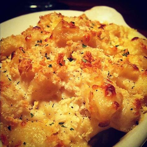 J Alexander's "Not Your Ordinary Mac n Cheese"  --- Pretty close copycat! Mac And Cheese Recipe Soul Food, J Alexander, Macaroni Cheese Recipes, Cheese Sauce Recipe, Chicken Pasta Bake, Mac Cheese Recipes, Chicken Base, Side Dishes Recipes, Tasty Pasta