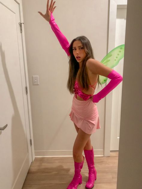 Flora Winx Club Costume Winx Club Bloom Dress, Pink Winx Fairy Costume, Bloom And Flora Costume, Wind Flora Costume, Flora Costume Ideas, Winx Club Flora Halloween Costumes, Flora Winx Club Makeup Looks, Diy Winx Club Costume, Blossom Winx Club