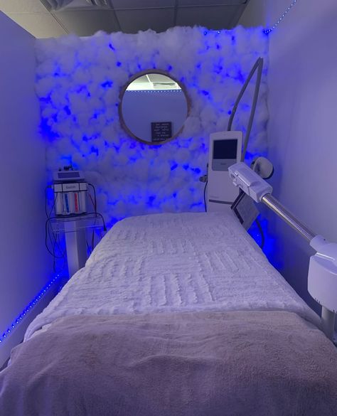 Blue Lash Room Decor, Blue Spa Aesthetic, Lash Bedding, Blue Esthetician Room, Blue Lash Room, Aesthetic Rooms Ideas, Esthetician Suite, Esthetician Room Ideas, Aesthetician Room