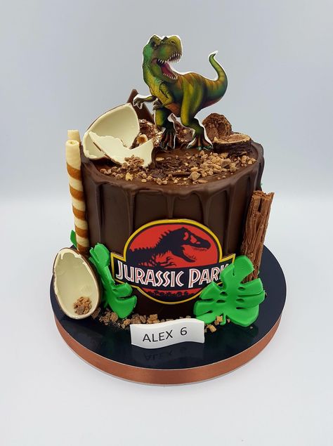 Jurrasic Park Cake Ideas, Velociraptor Birthday Party, Jurassic Park Cake Ideas, Jurassic Birthday Cake, Jurrasic World Birthday Cake, Chocolate Dinosaur Cake, Jurassic Park Cake Birthdays, Dinosaur Cake Ideas Boys, Jurassic World Cake Ideas