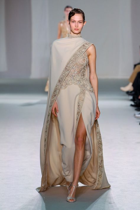 Couture Spring 2023, Fashion Designer Dress, Elie Saab Spring, Elie Saab Couture, Stylish Wedding Dresses, Spring Couture, Indian Inspired, Spring Summer 2023, فستان سهرة