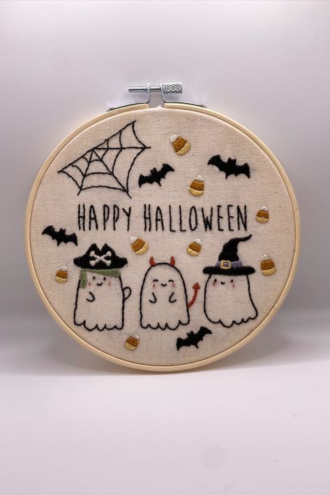 Cute Halloween Embroidery, Halloween Embroidery Ideas, Halloween Embroidery Patterns Free, Simple Halloween Embroidery, Embroidery Patterns Halloween, Knitting Embellishments, Spooky Sewing, Halloween Hand Embroidery, Halloween Embroidery Patterns