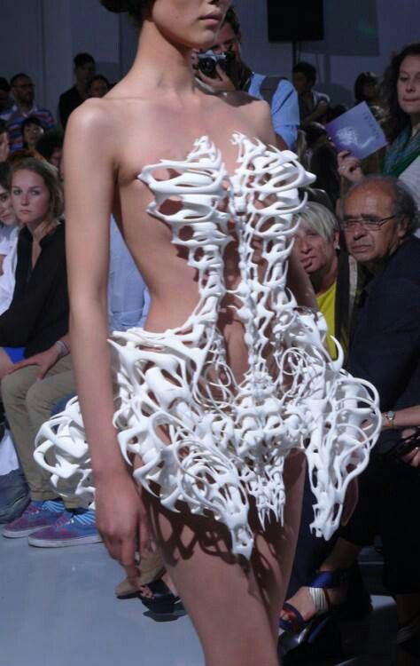 Wow! Skeleton corset #fashion Skeleton Fashion, Poorly Dressed, Skeleton Dress, Sculptural Fashion, Iris Van Herpen, Boned Corsets, Fashion Fail, Couture Mode, Weird Fashion