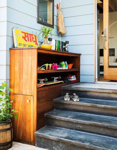 Outdoor shoe rack