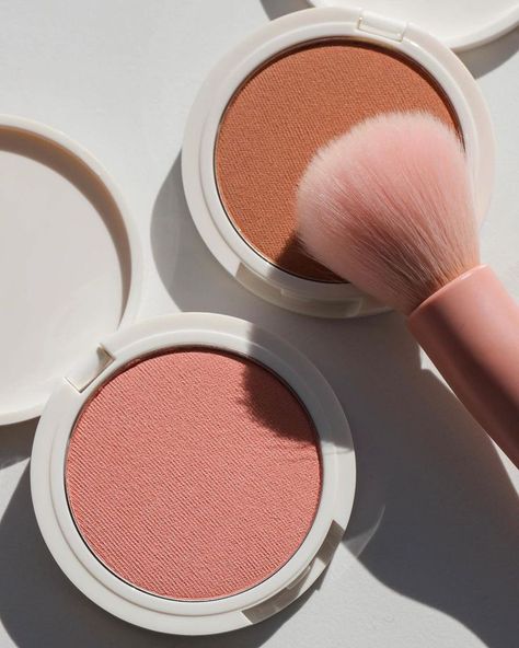 Makeup Cosmetics Aesthetic, Aesthetic Blush Makeup, Makeup Products Shoot, Blush Product Photography, Blush Aesthetic Makeup, Blushon Makeup, Blush Makeup Products, Makeup Product Photography, Makeup Products Photography