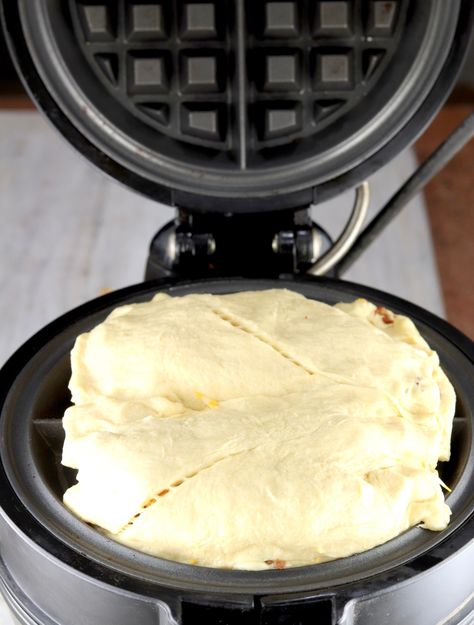 Crescent Rolls In Waffle Maker, Stuffler Waffle Maker Recipes, Crescent Roll Waffle Iron, Crescent Roll Waffles, Belgian Waffle Iron Recipes, Stuffed Waffle Maker Recipes, Waffle Breakfast Ideas, Stuffed Waffle Maker, Quick Breakfast On The Go